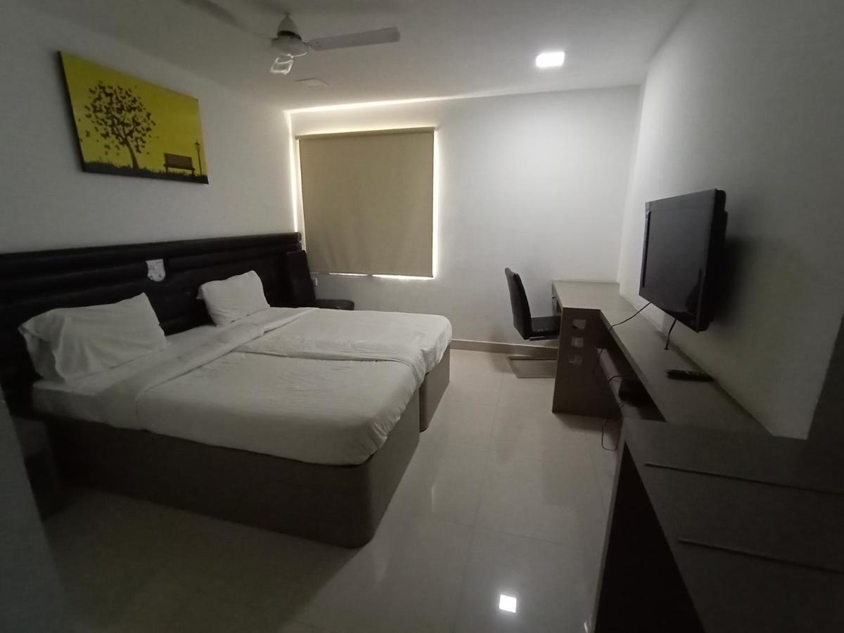 La Riviera Suites Hyderabad Exterior photo