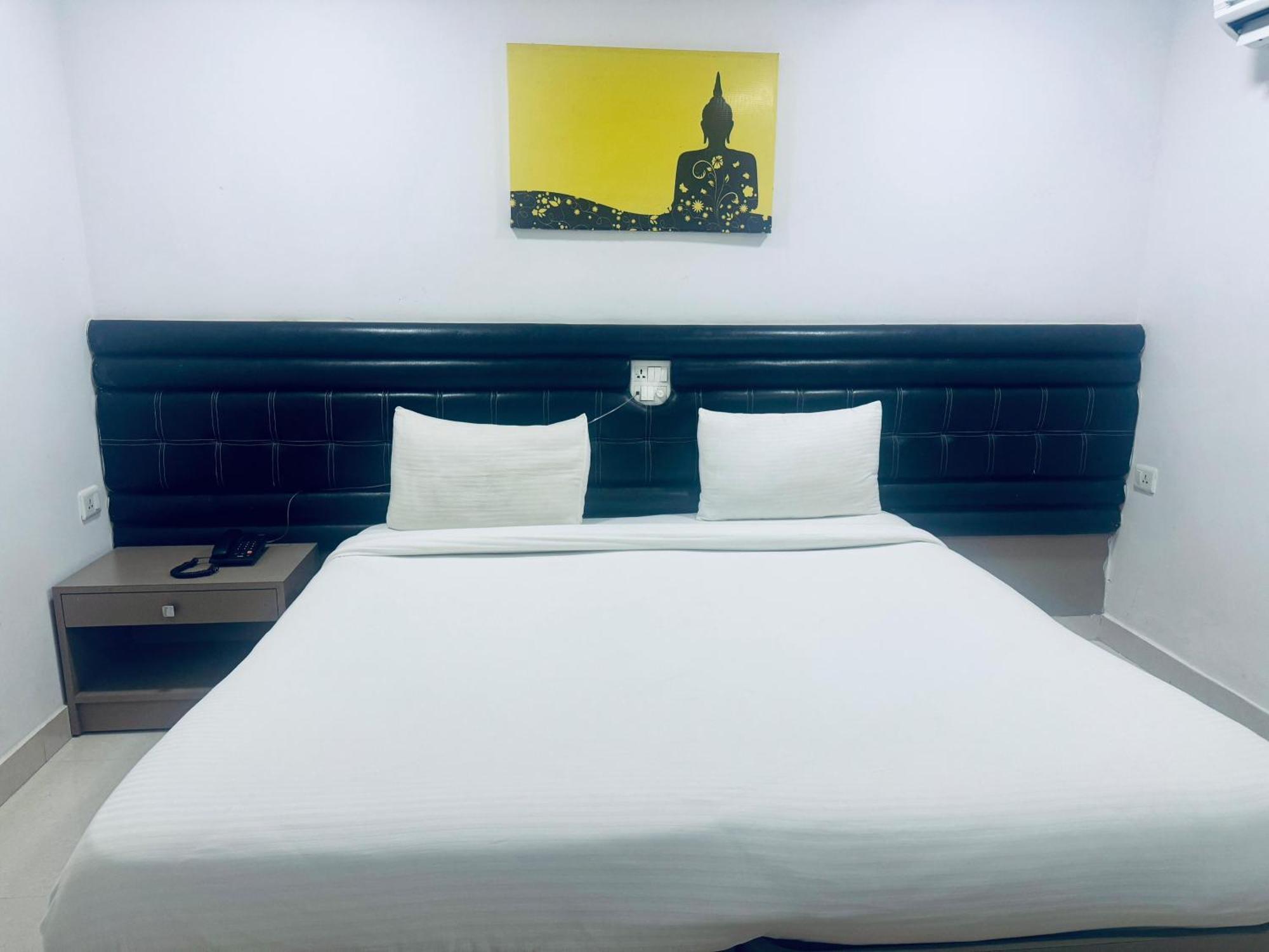 La Riviera Suites Hyderabad Exterior photo